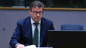 Intelligenza artificiale, Giorgetti: “Non si può rimanere immobili perchè significa retrocedere”.